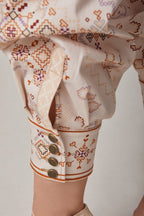 PANTALON CON PUÑO ESTAMPADO PUNTO DE CRUZ