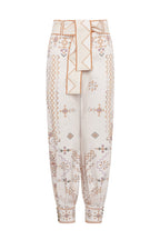 PANTALON CON PUÑO ESTAMPADO PUNTO DE CRUZ