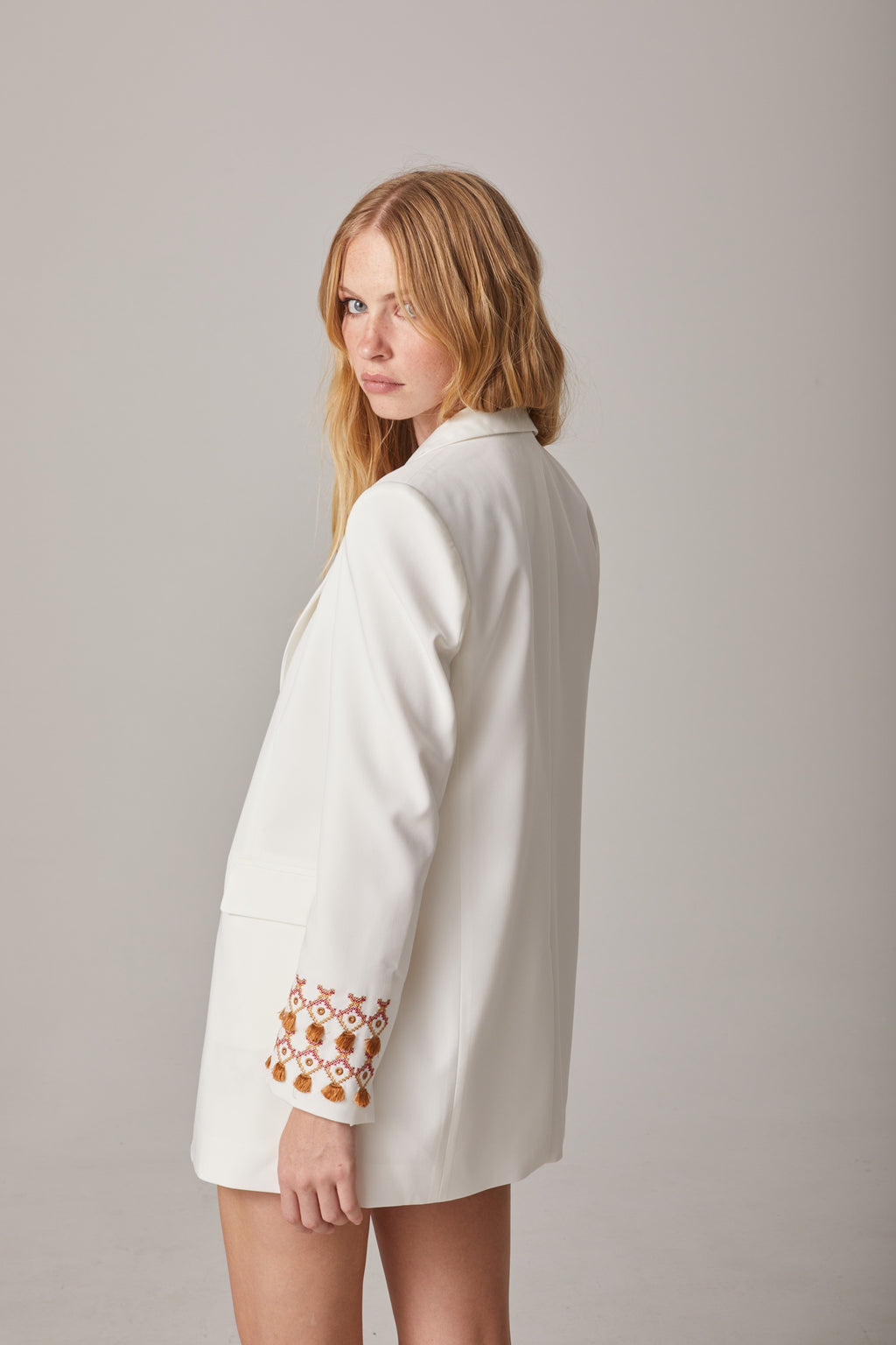 BLAZER BLANCA RECTA PUNTO DE CRUZ
