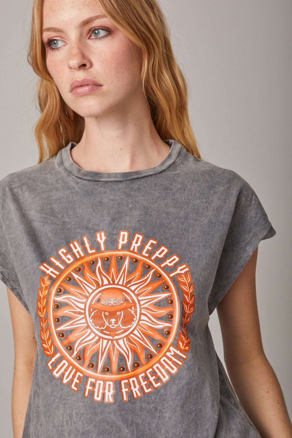 GREY SHIELD PRINT T-SHIRT WITH STUDS SM