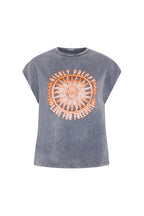 GREY SHIELD PRINT T-SHIRT WITH STUDS SM