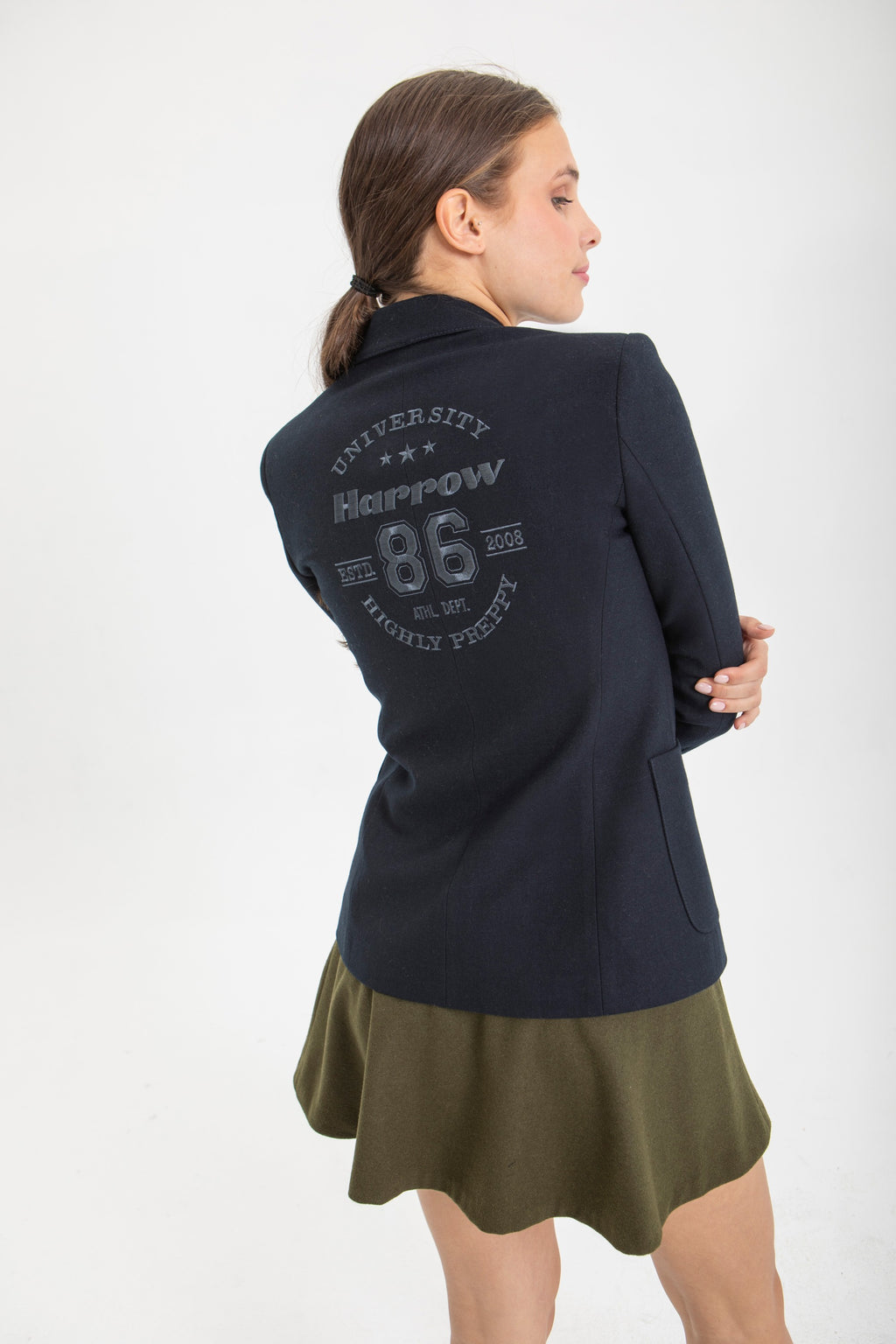 CHAQUETA AZUL COLLEGE CON ESCUDO MARINO