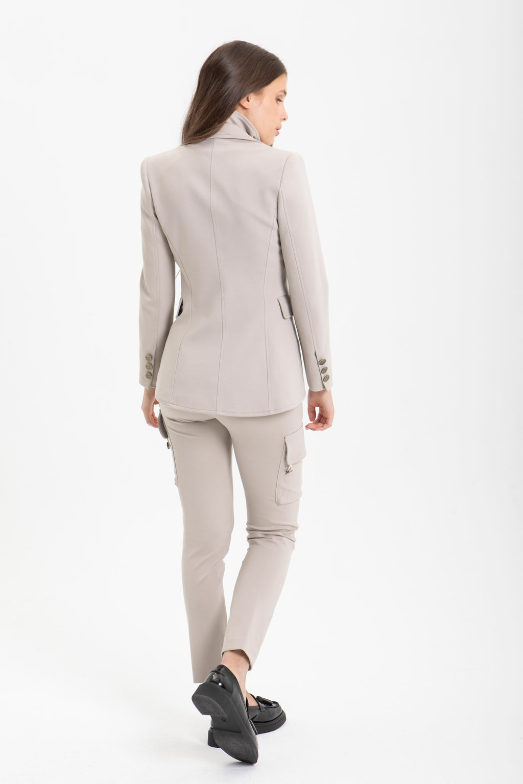 PANTALÓN BOLSILLOS PIEDRA