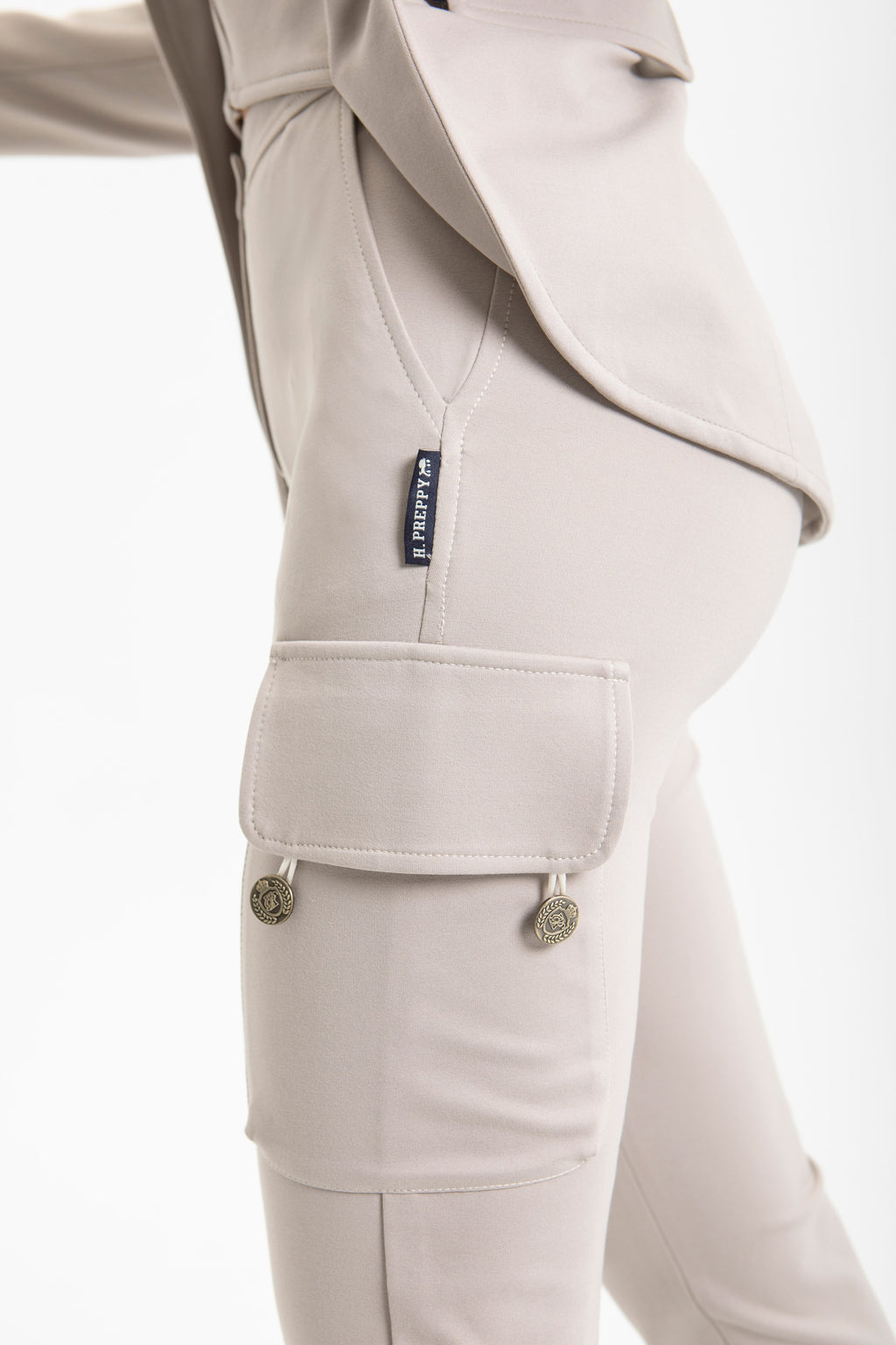 PANTALÓN BOLSILLOS PIEDRA