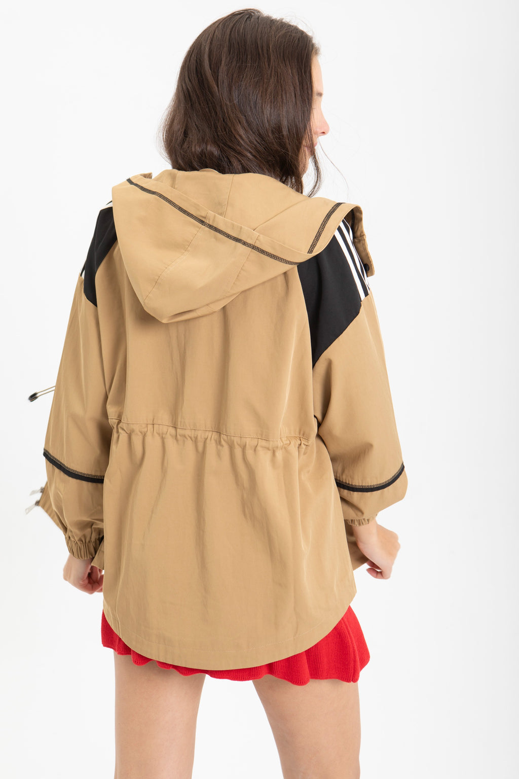 SOBRECAMISA CON CAPUCHA CAMEL