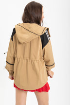 SOBRECAMISA CON CAPUCHA CAMEL