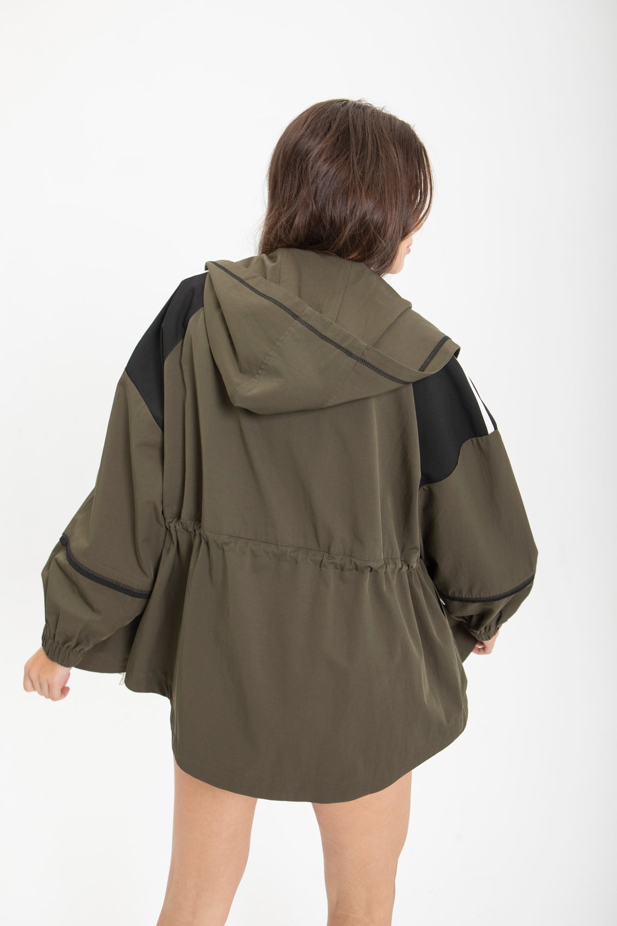 SOBRECAMISA CON CAPUCHA KAKI