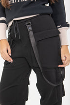 PANTALÓN CARGO BOLSILLO Y TIRANTE