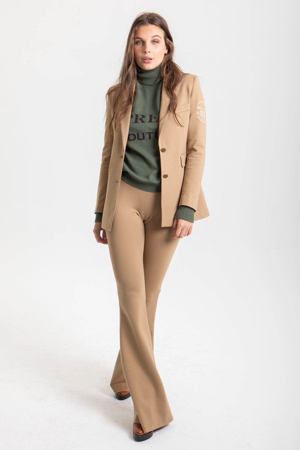 PANTALON DE PUNTO CAMPANA CAMEL