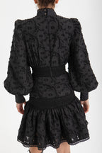 VESTIDO NEGRO FLORES Y JARETAS