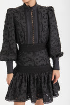 VESTIDO NEGRO FLORES Y JARETAS
