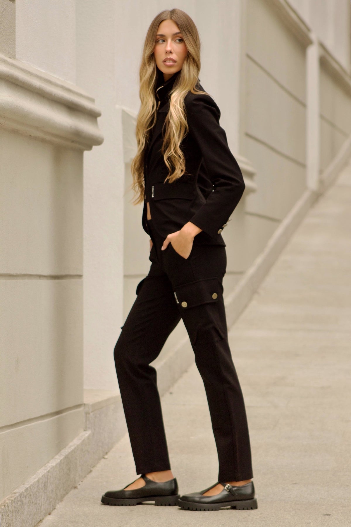 PANTALÓN BOLSILLOS NEGRO