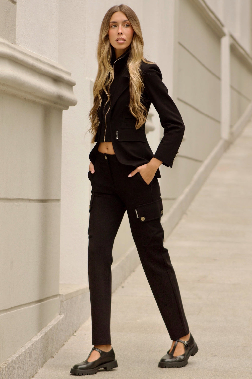 PANTALÓN BOLSILLOS NEGRO