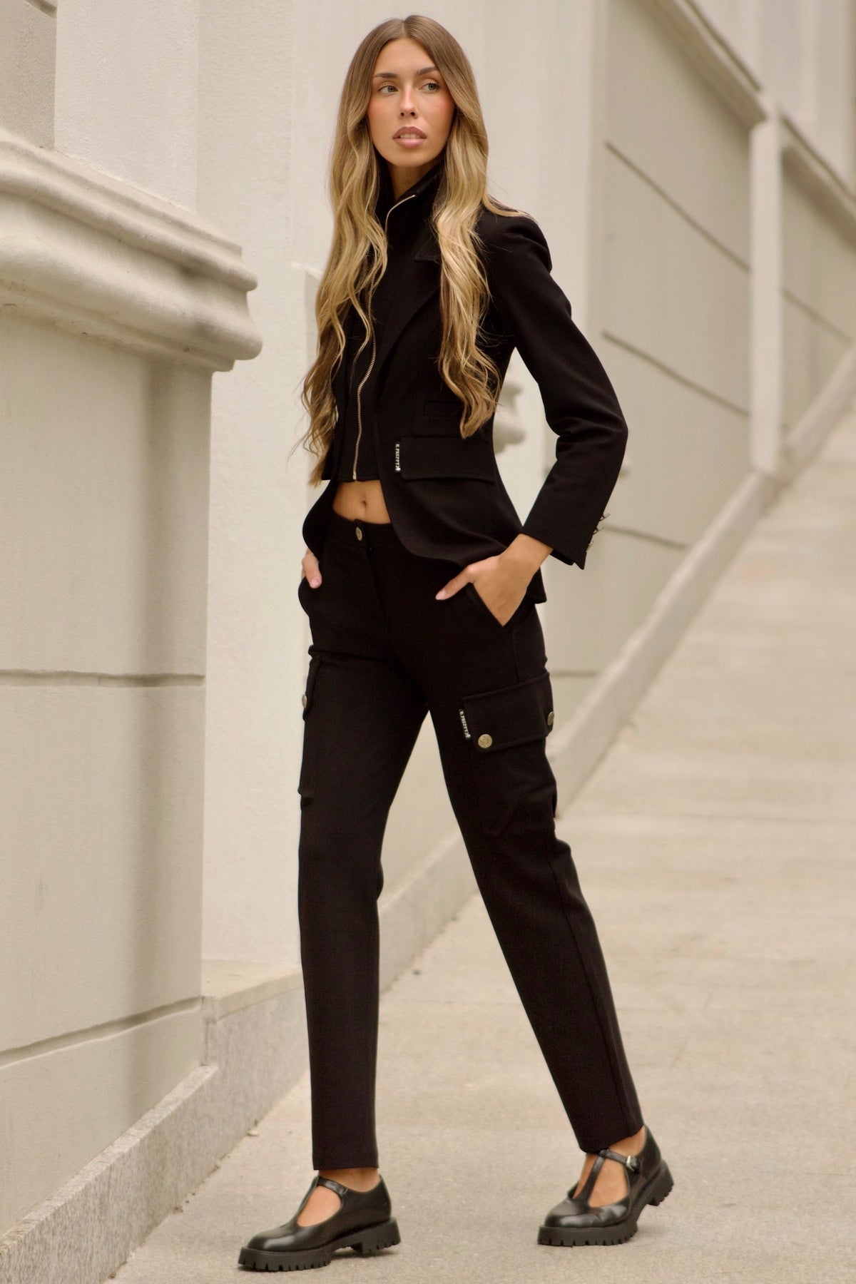 PANTALÓN BOLSILLOS NEGRO