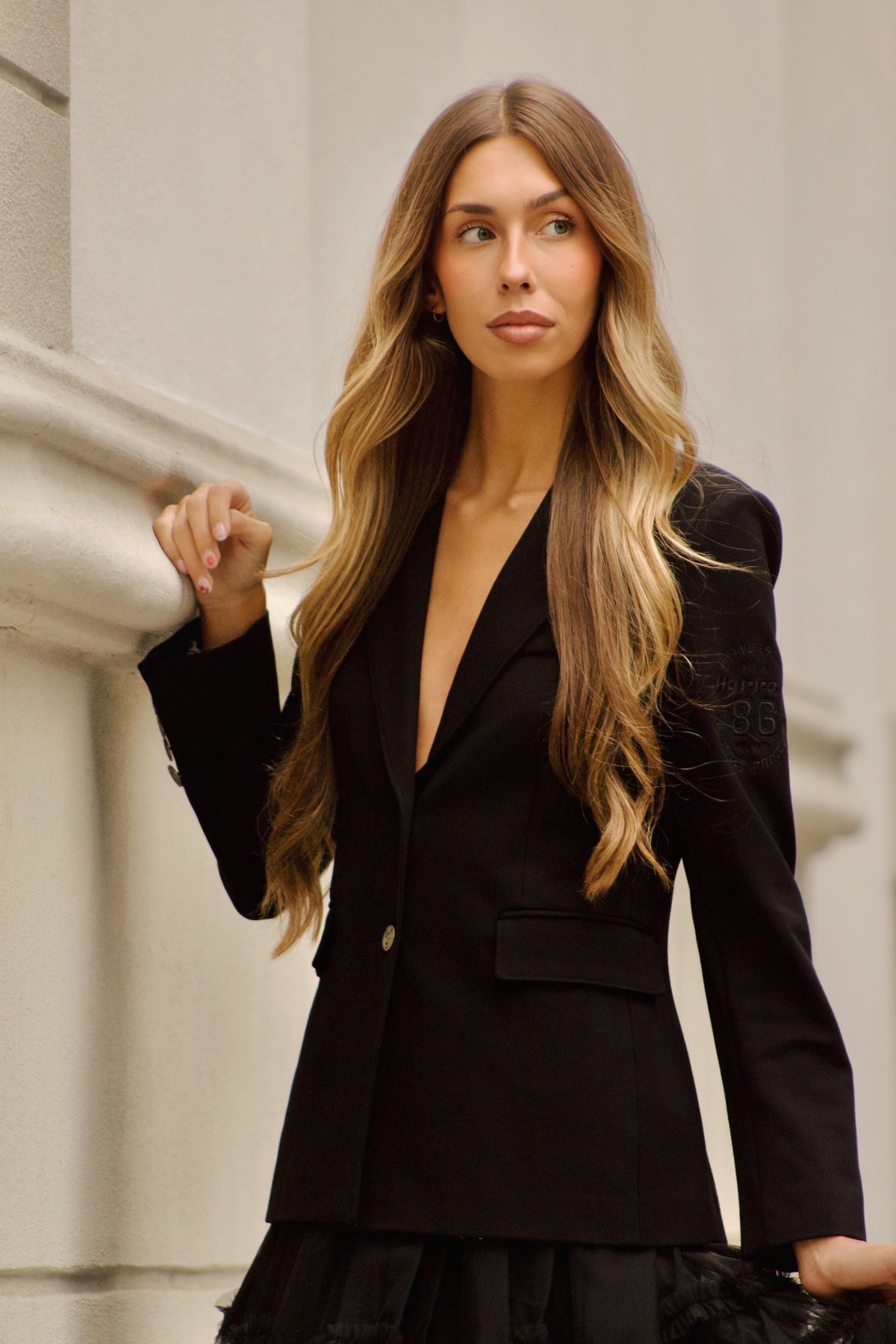 CHAQUETA BLAZER BÁSICA NEGRA