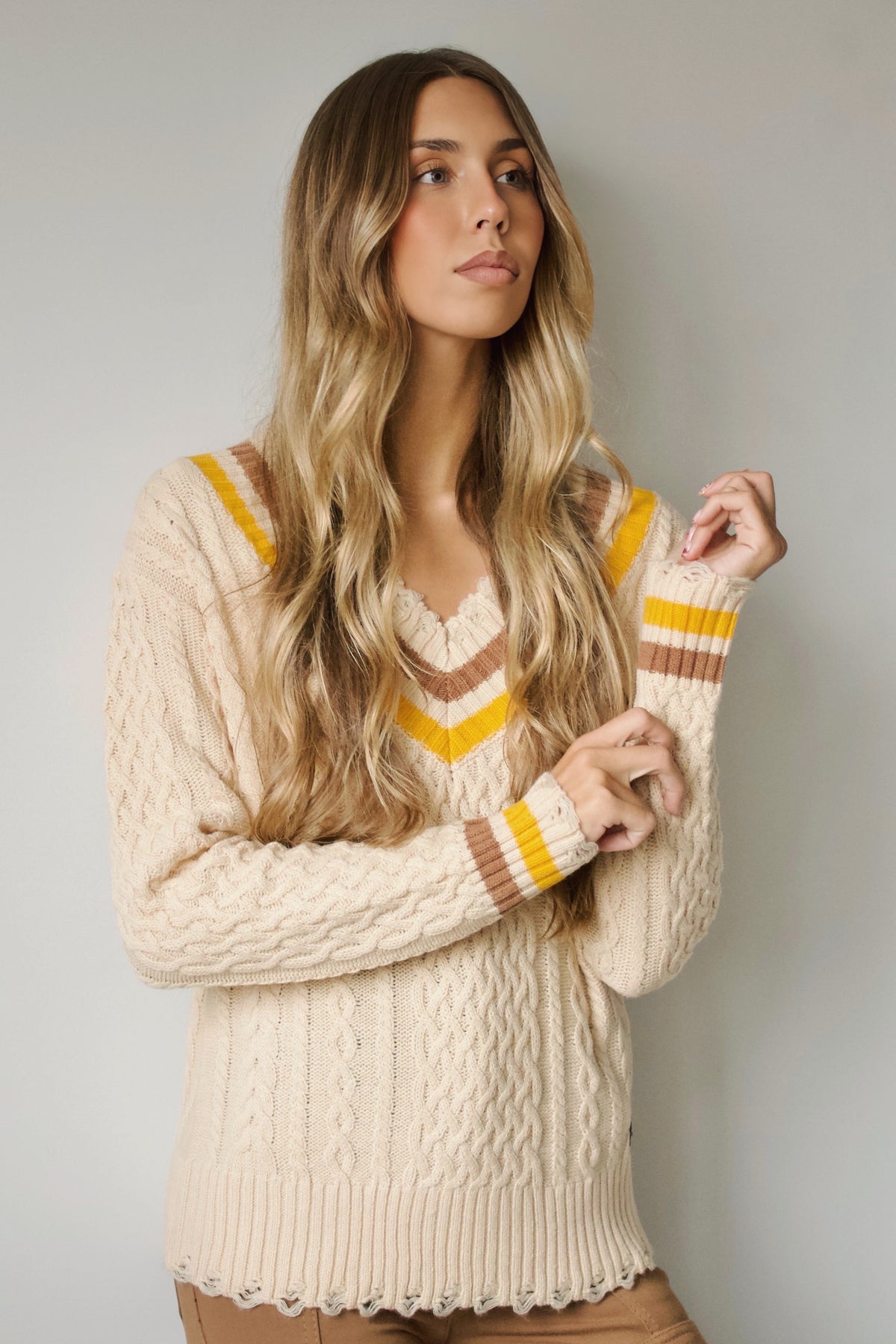 BEIGE UNIVERSITY SWEATER