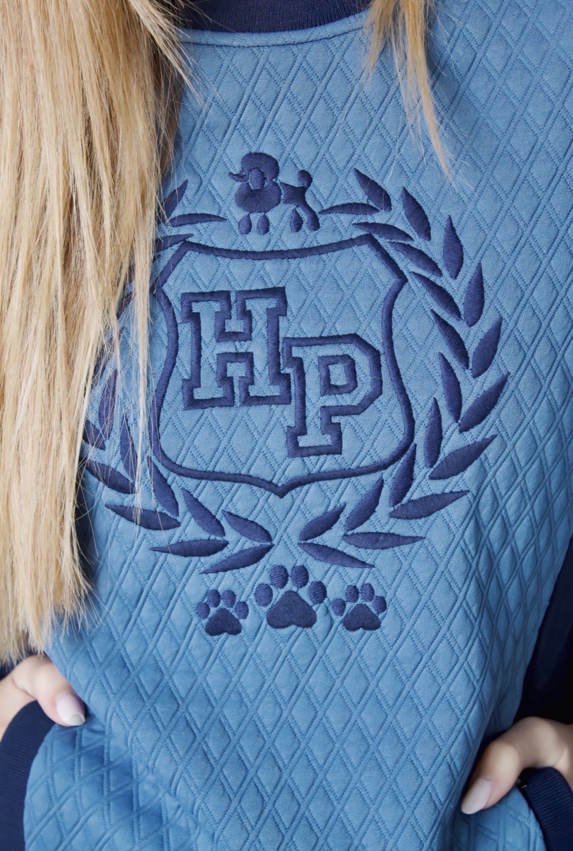 SUDADERA ACOLCHADA ESCUDO AZUL