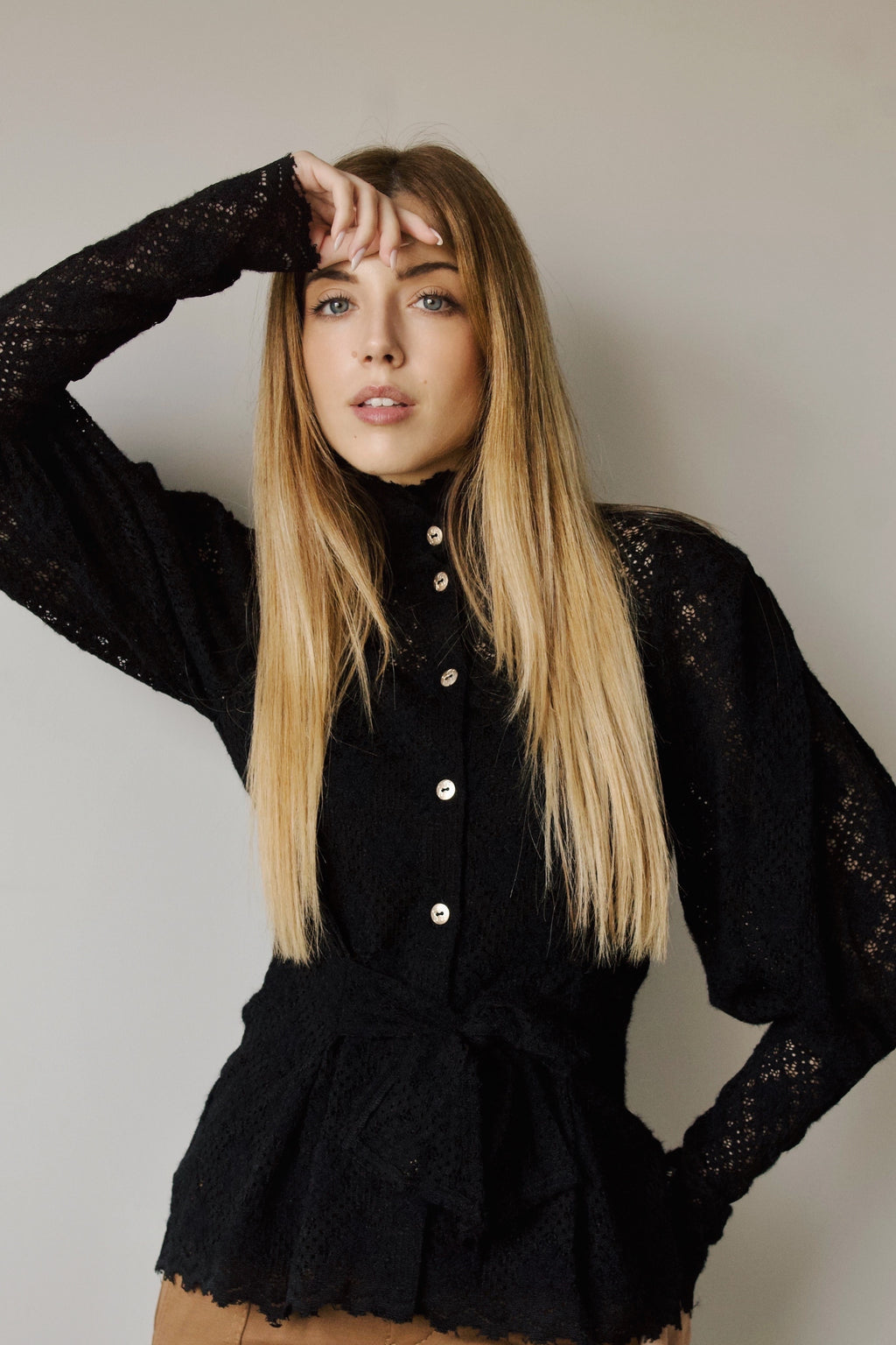 BLUSA ENCAJE LAZADA NEGRO