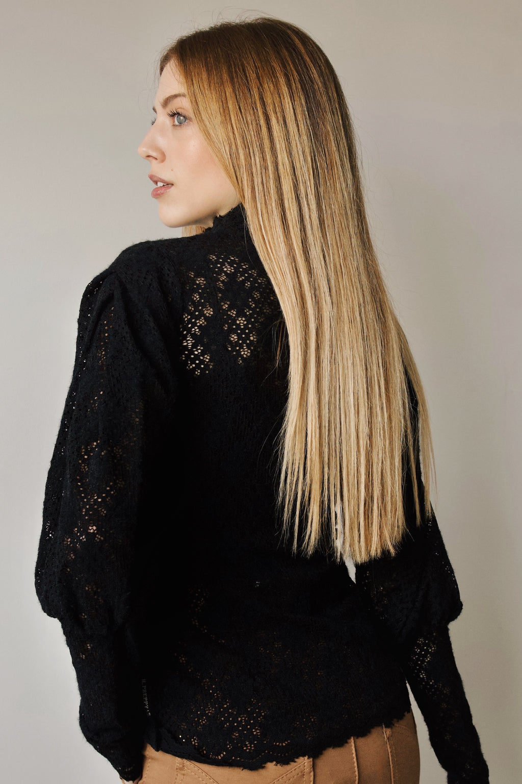 BLUSA ENCAJE LAZADA NEGRO