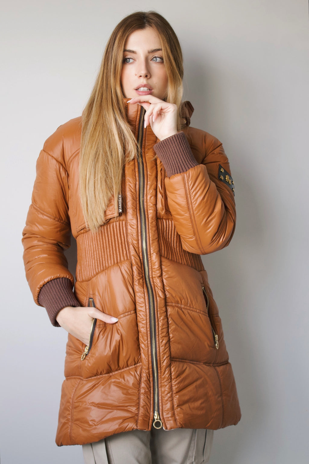 PARKA LARGA CINTURA ELÁSTICA CAMEL