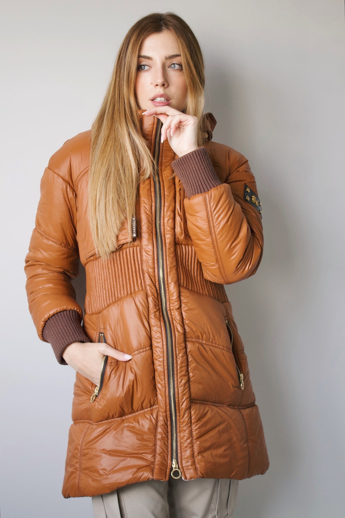 PARKA LARGA CINTURA ELÁSTICA CAMEL