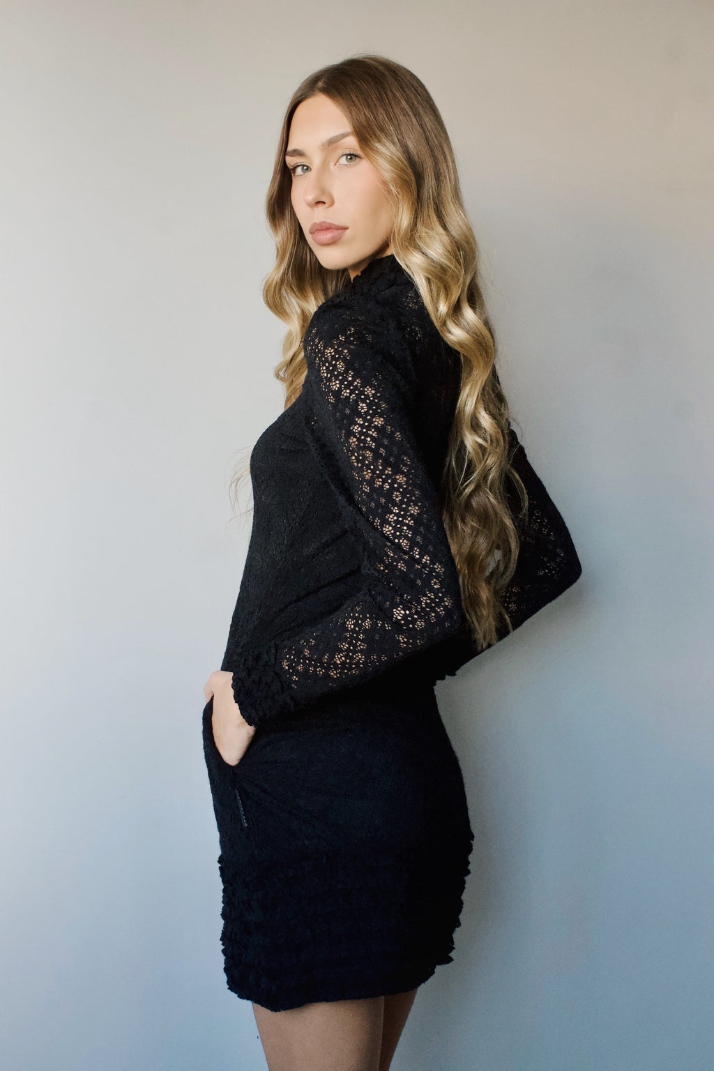 BLACK LACE MINI-RUFFLE DRESS