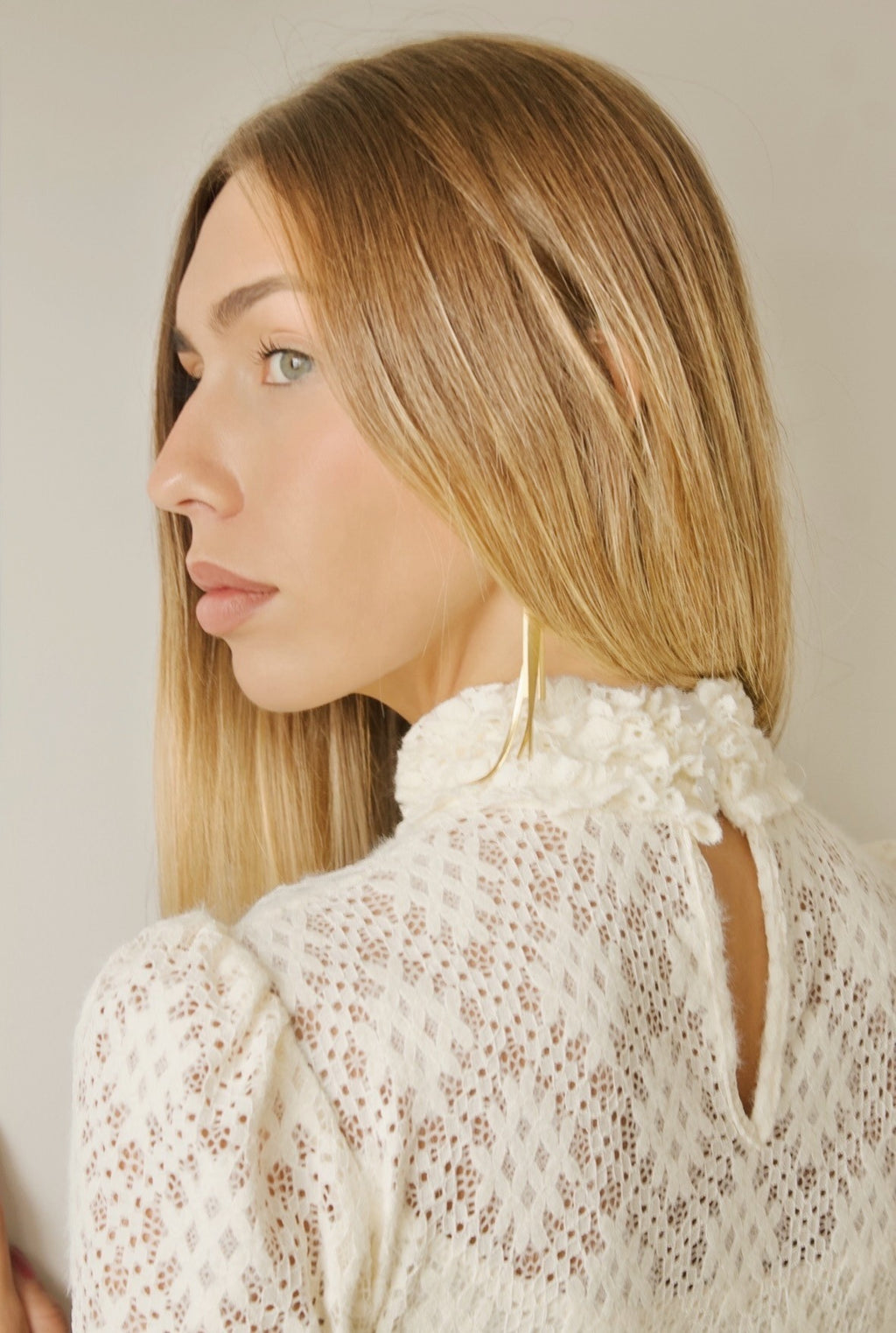 VESTIDO ENCAJE MINIVOLANTES CRUDO