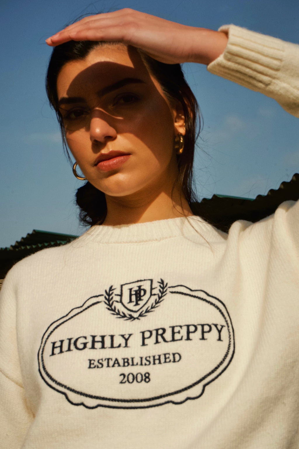 JERSEY BORDADO HIGHLY PREPPY