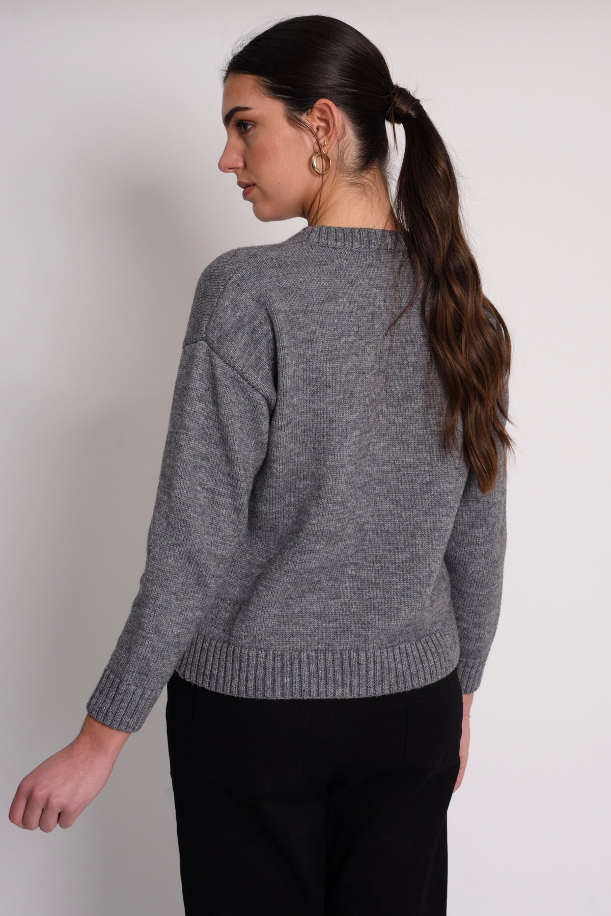 JERSEY GRIS BORDADO HIGHLY PREPPY