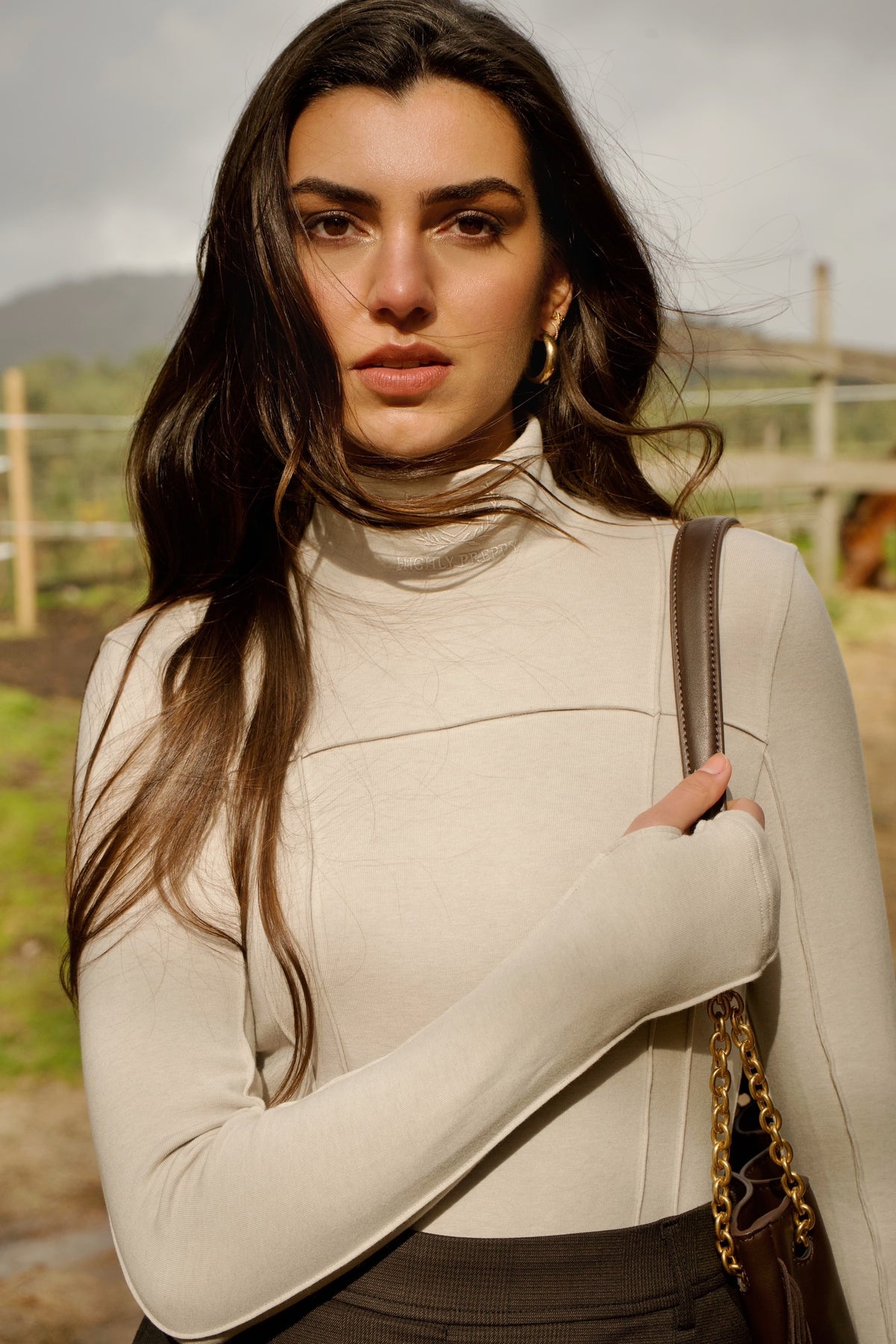 HIGH NECK STONE TOP