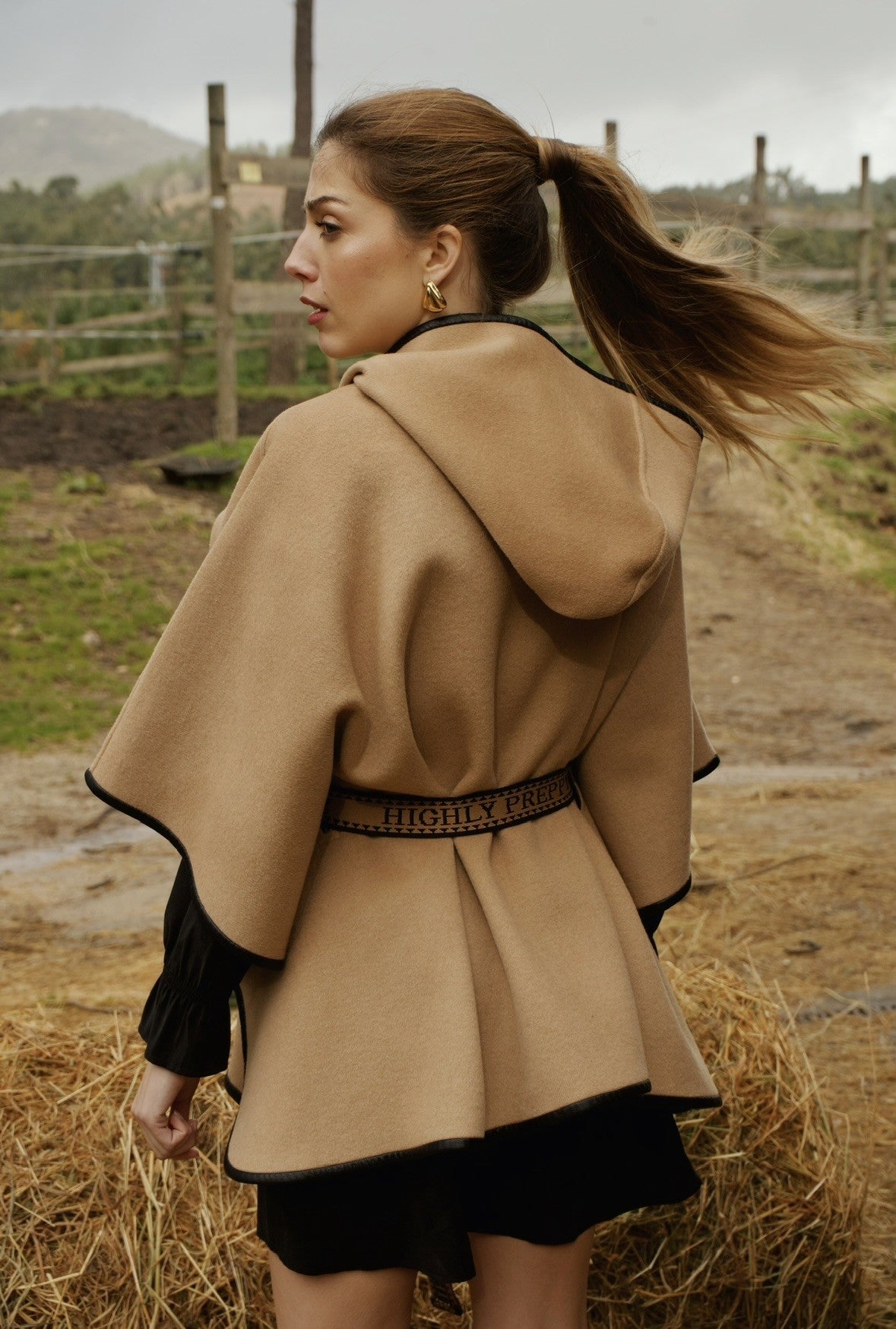 CAMEL CAPE