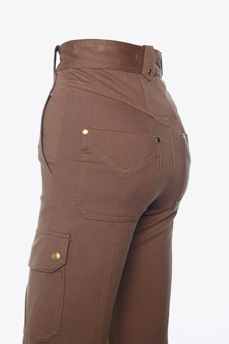 PANTALÓN BOLSILLOS LATERALES CAMEL