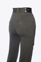 PANTALÓN BOLSILLOS LATERALES CAQUI