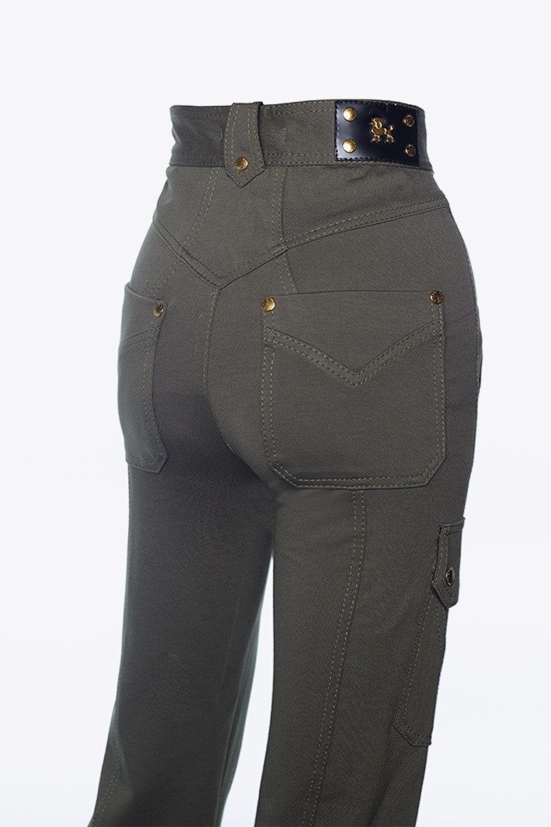 PANTALÓN BOLSILLOS LATERALES CAQUI